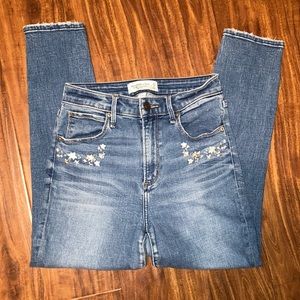 Abercrombie & Fitch Super Skinny Ankle/ High Rise; Size: 27/4s